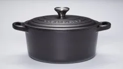 Le Creuset Braad-/Stoofpan Rond 3.3 L Mat Zwart - 22 Cm - Gietijzer 7 Le Creuset Braad-/Stoofpan Rond 3.3 L Mat Zwart - 22 Cm - Gietijzer -meubels winkel product 252703