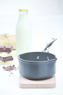 Le Creuset Antikleef Steelpan 16cm 1. Met 2 Schenktuiten